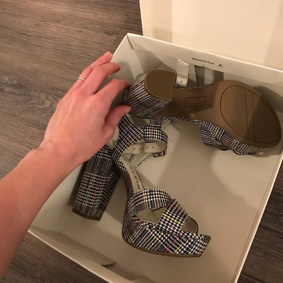 Anne Klein heels - Picture 3 of 8